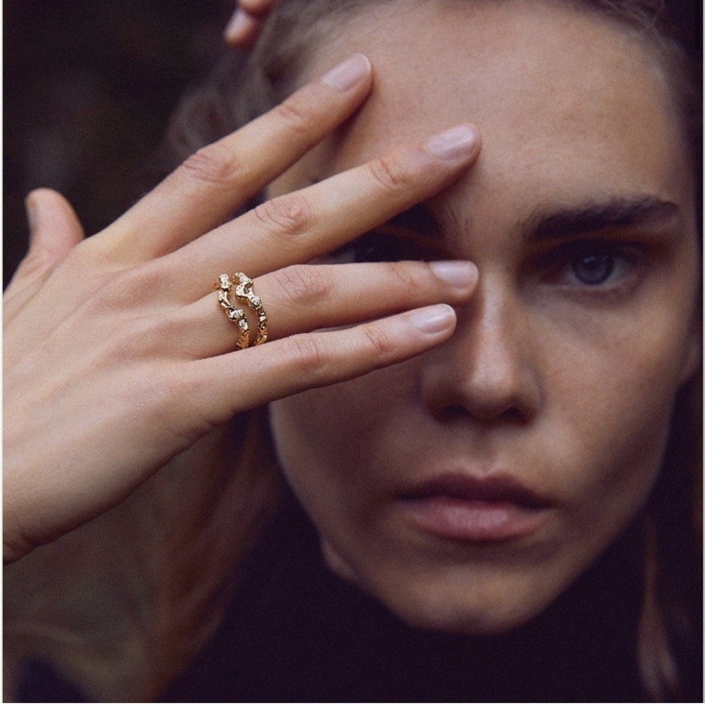 Textured gold plated ring with crystal size 50